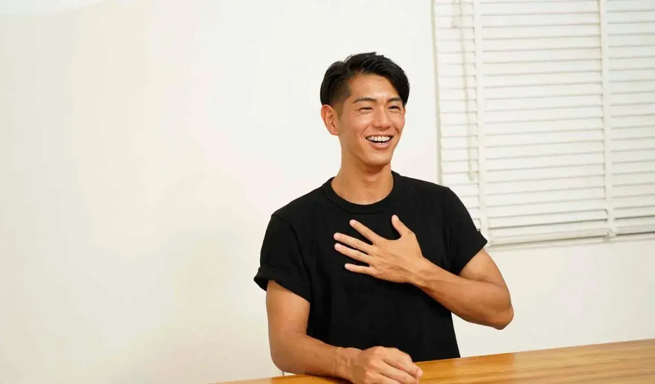 インタビューに答える岡田一夏さん