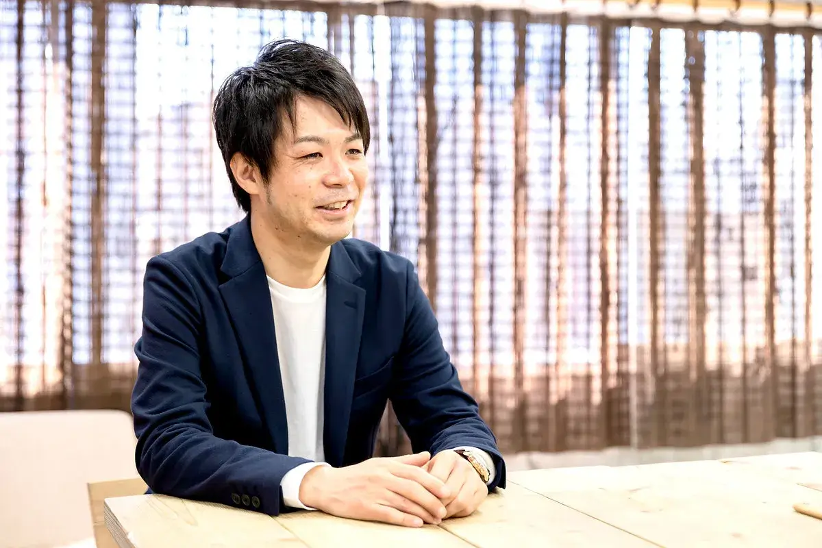 インタビューに答える山崎将吾さん