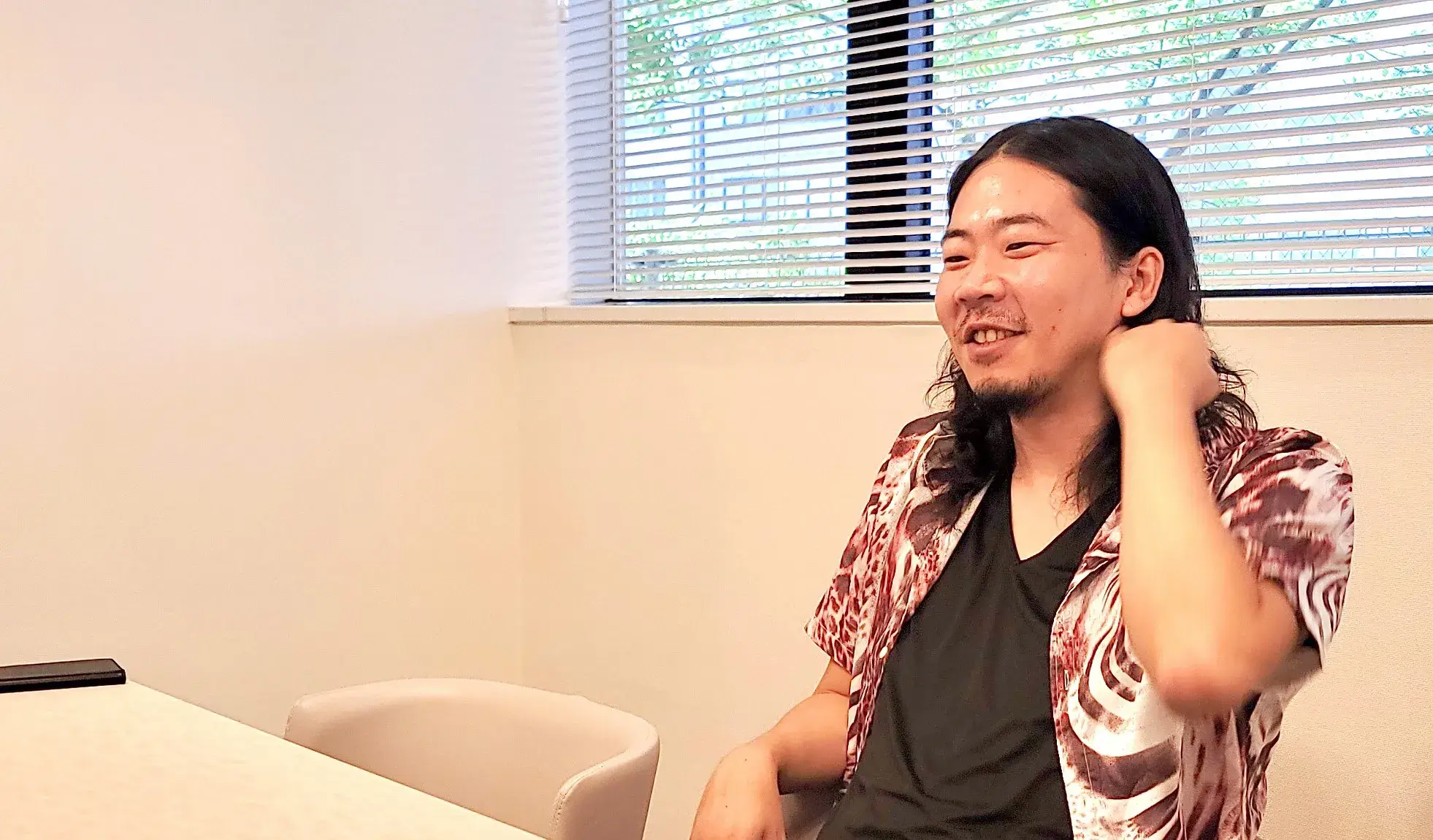 インタビューに答える藤橋悠さん