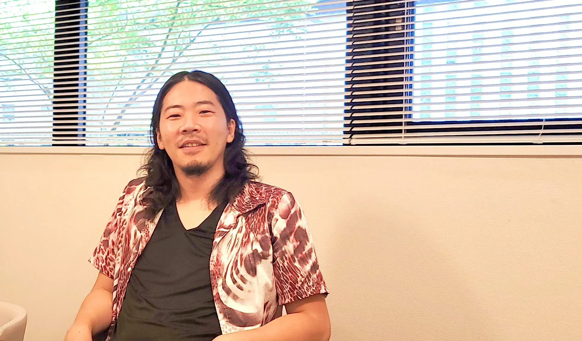 インタビューに答える藤橋悠さん