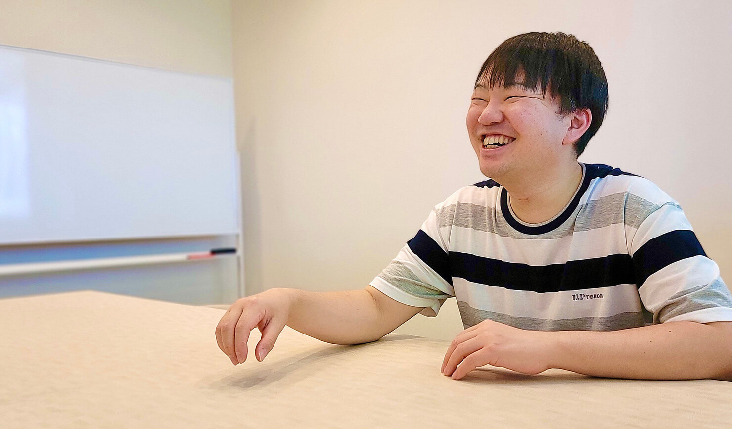 インタビューに答える栗谷川洸也さん