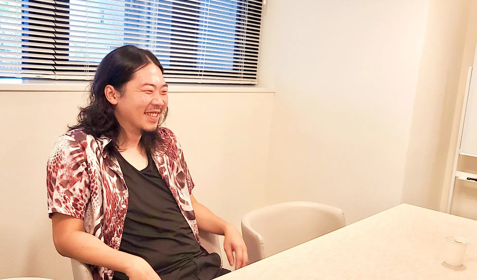 インタビューに答える藤橋悠さん