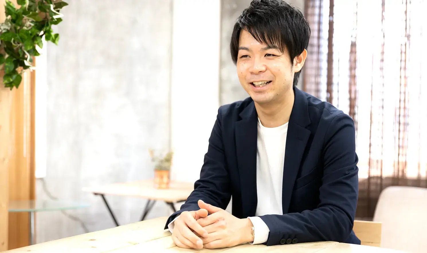 インタビューに答える山崎将吾さん
