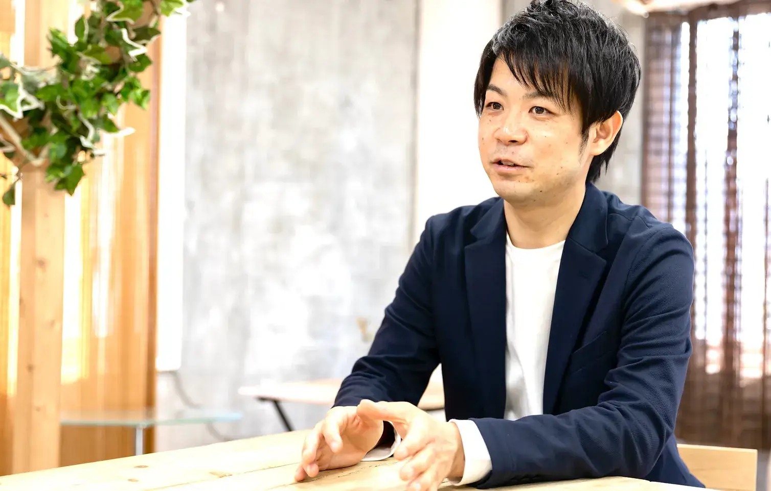 インタビューに答える山崎将吾さん