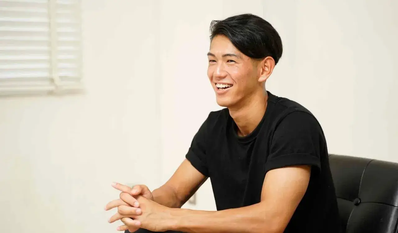 インタビューに答える岡田一夏さん