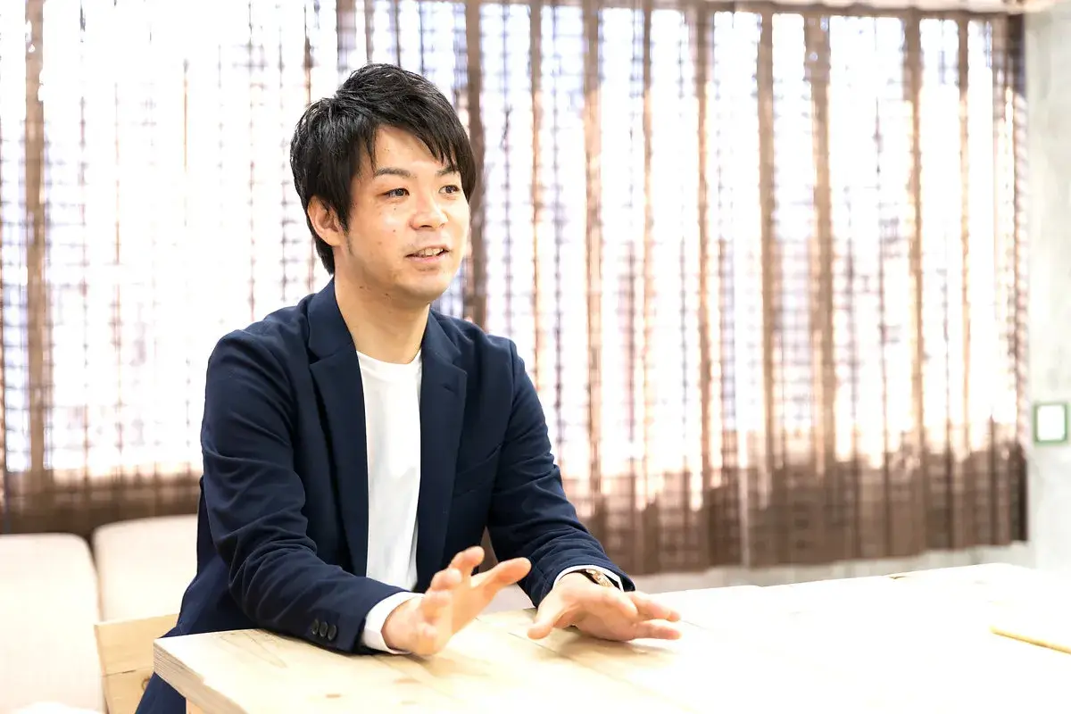 インタビューに答える山崎将吾さん